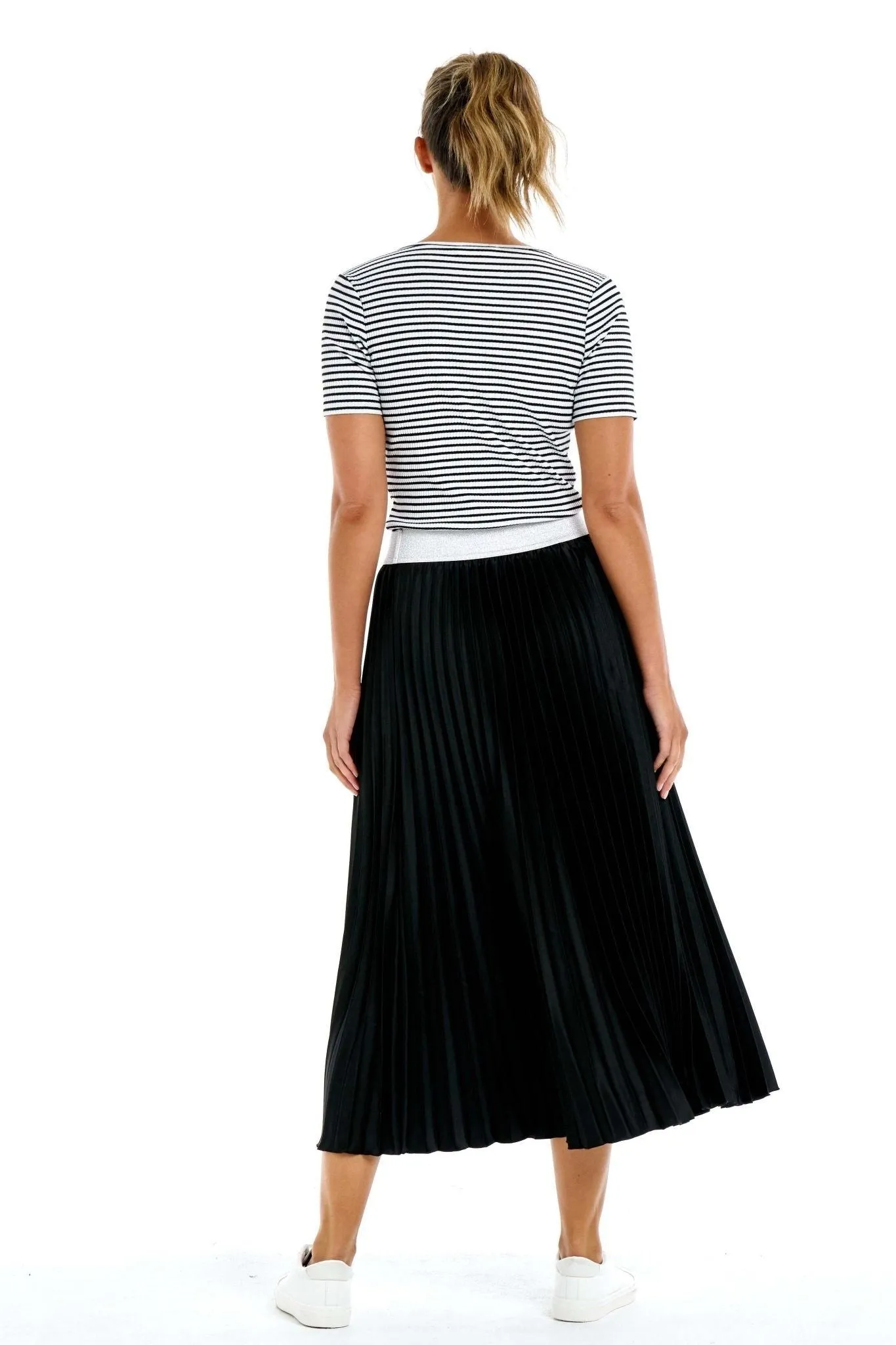 Betty Basics Briar Pleated Midi Skirt in Black