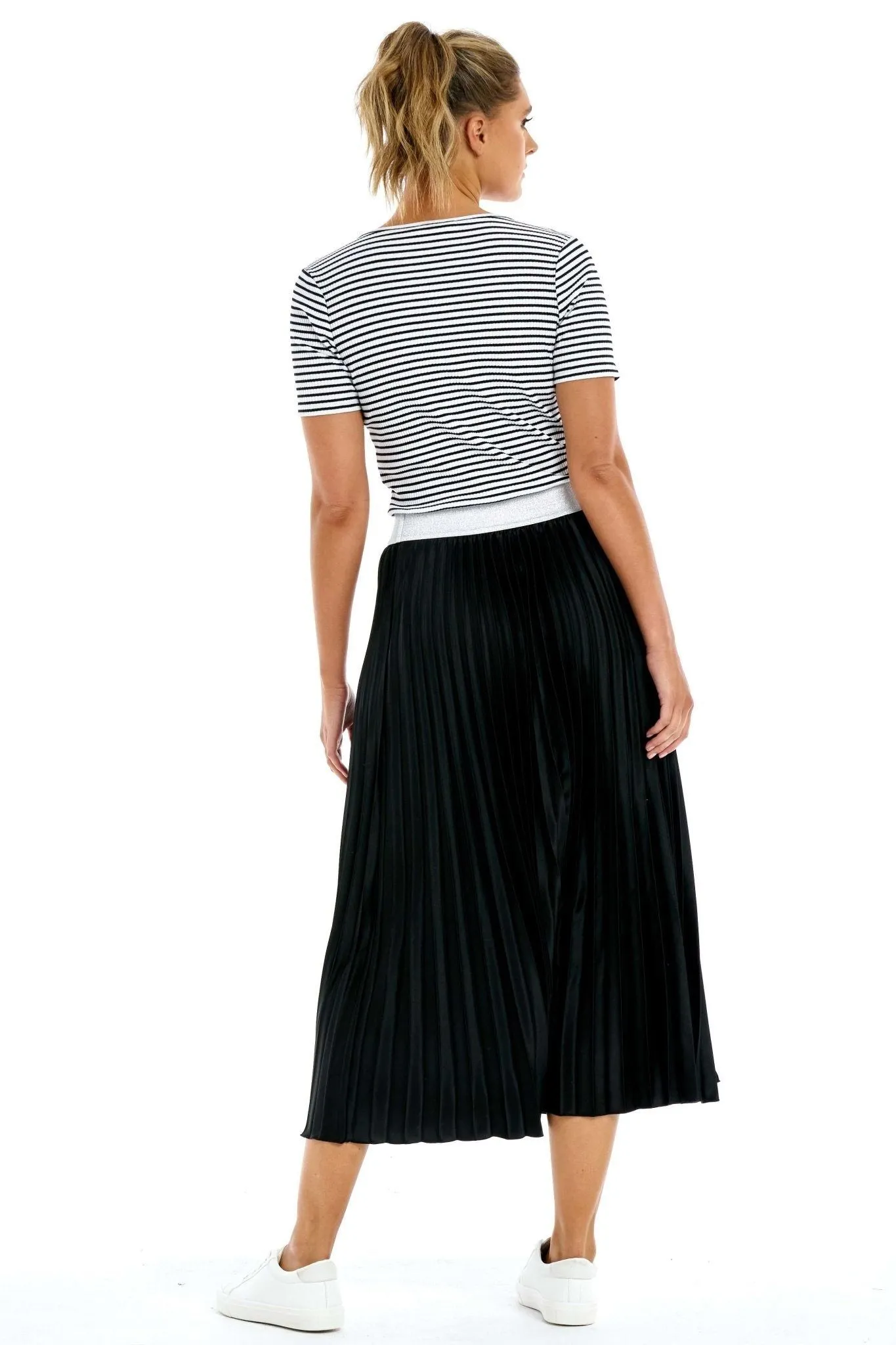 Betty Basics Briar Pleated Midi Skirt in Black