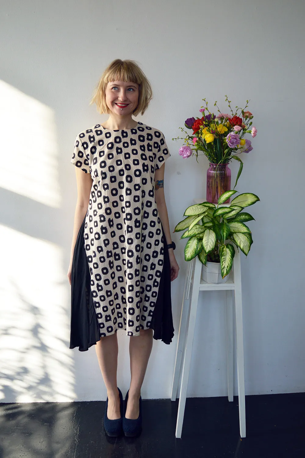 Fresh and New Spring Summer 2018 Elegant but still so Fun Linen Dress in Cream Color with Back Pattern and Black Side Wedge