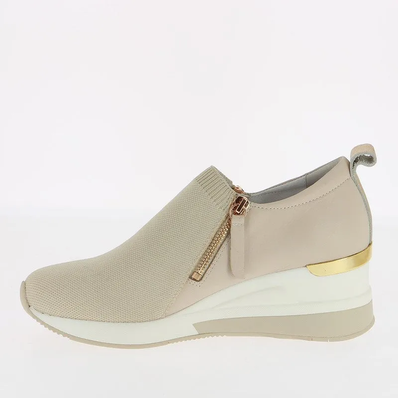 Gelato Lippy Swan Wedge Sneaker