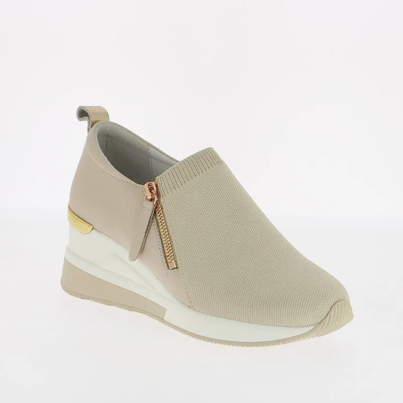 Gelato Lippy Swan Wedge Sneaker