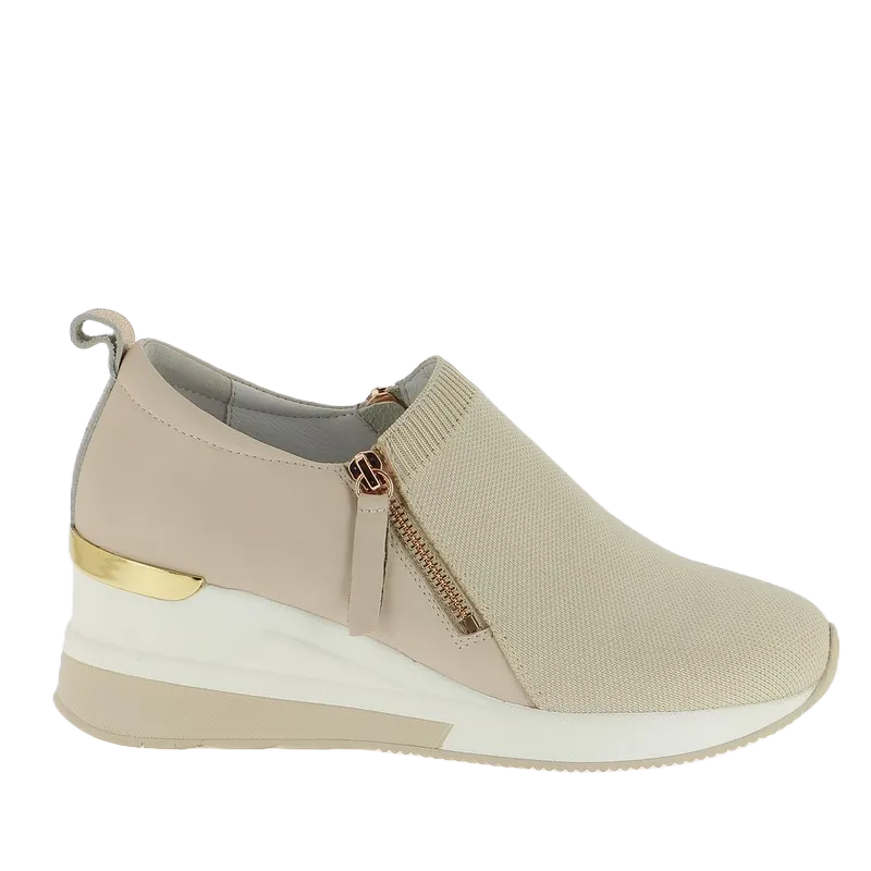 Gelato Lippy Swan Wedge Sneaker