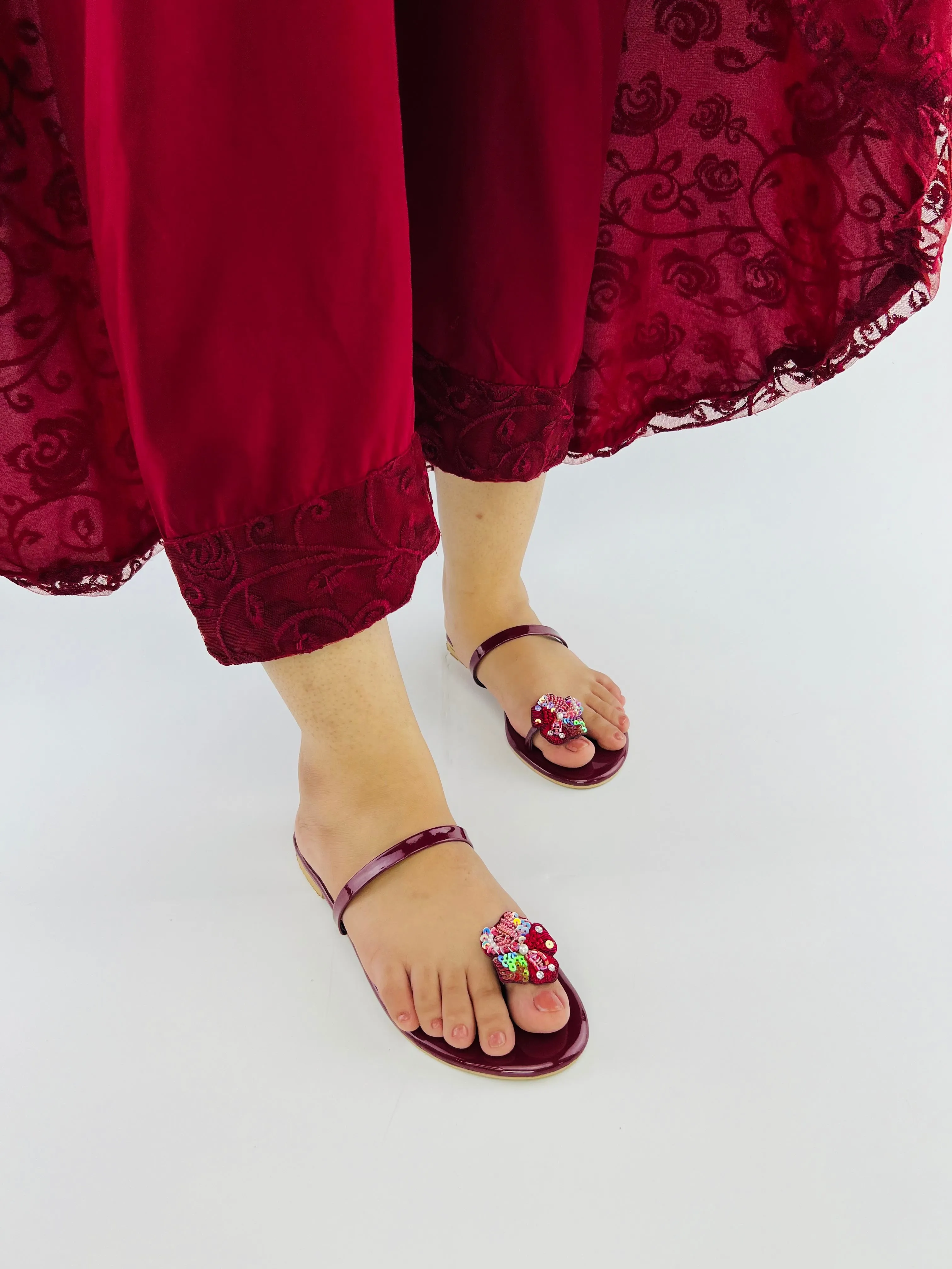 Spunkz Shiny Maroon Floral Toe Ring Fancy Flat Slippers