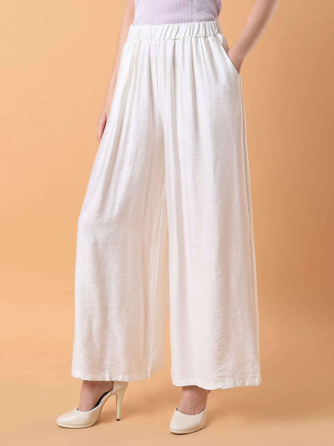 Women Solid Off White Pleated Loose Fit Trouser