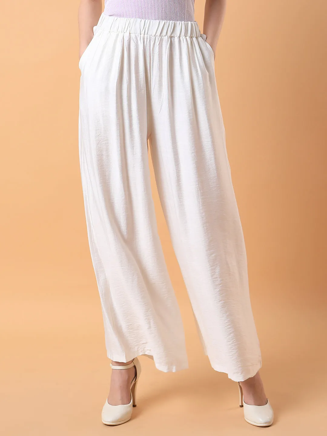 Women Solid Off White Pleated Loose Fit Trouser