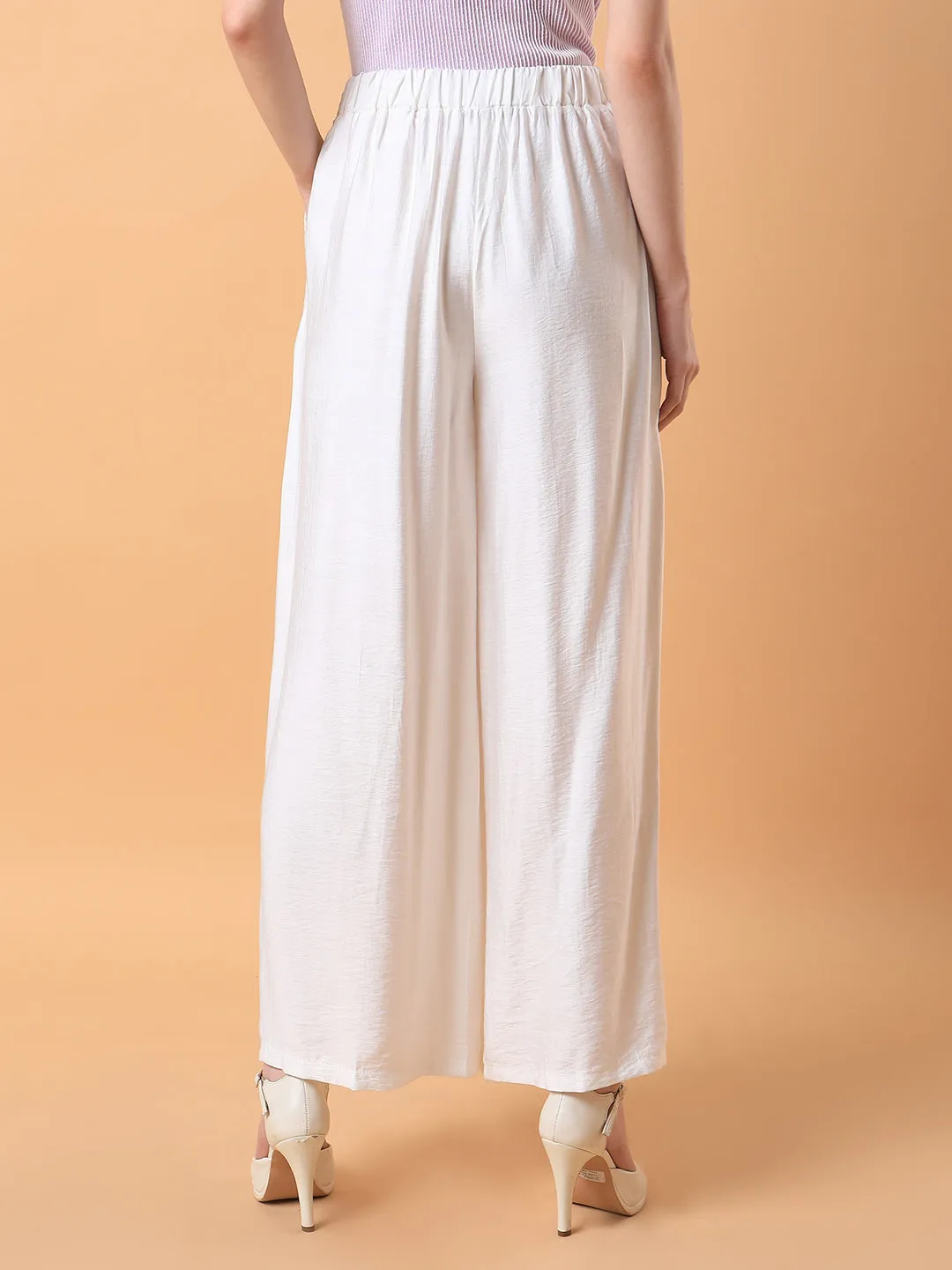 Women Solid Off White Pleated Loose Fit Trouser